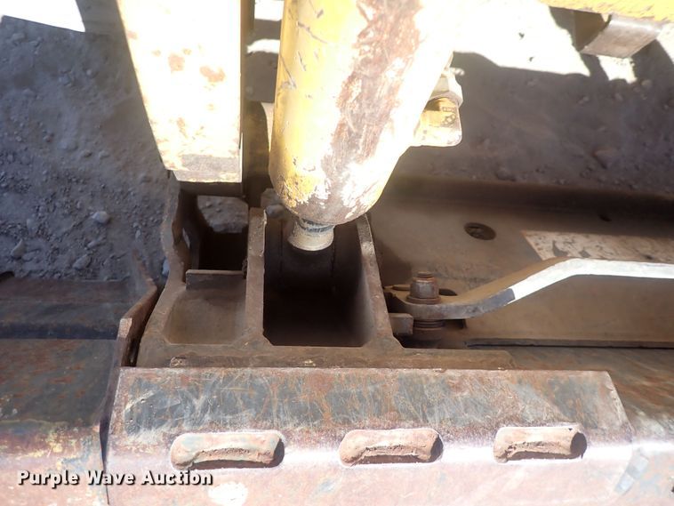 image for item DQ3047 2005 Komatsu 1020T  skid steer loader