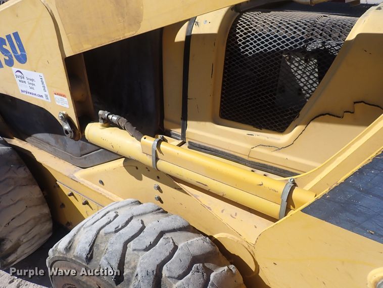 image for item DQ3047 2005 Komatsu 1020T  skid steer loader