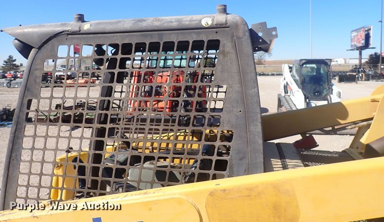 image for item DQ3047 2005 Komatsu 1020T  skid steer loader