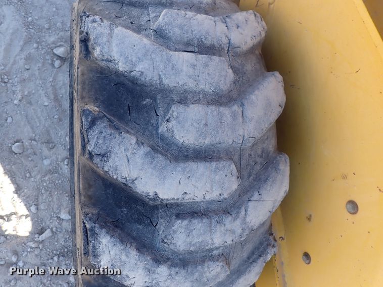 image for item DQ3047 2005 Komatsu 1020T  skid steer loader