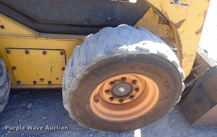 image for item DQ3047 2005 Komatsu 1020T  skid steer loader