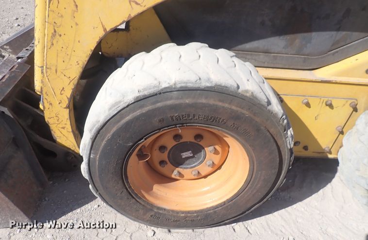 image for item DQ3047 2005 Komatsu 1020T  skid steer loader