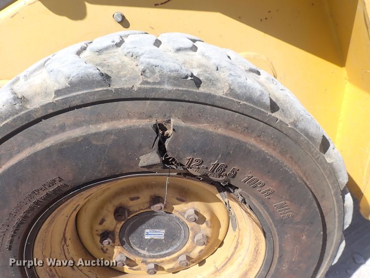 image for item DQ3047 2005 Komatsu 1020T  skid steer loader