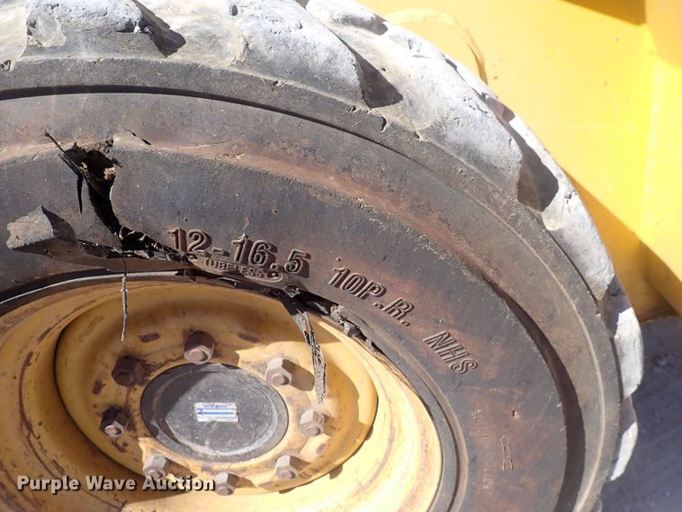 image for item DQ3047 2005 Komatsu 1020T  skid steer loader