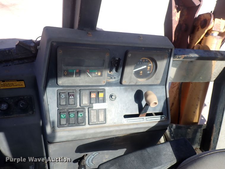 image for item DQ3070 Ford 555D  backhoe