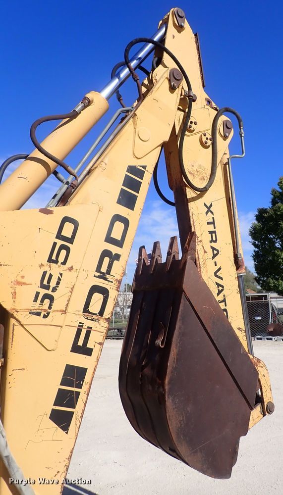 image for item DQ3070 Ford 555D  backhoe