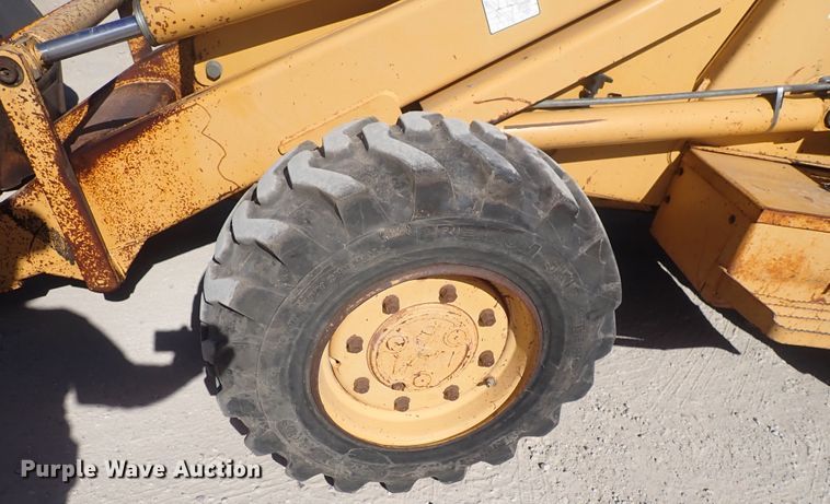 image for item DQ3070 Ford 555D  backhoe