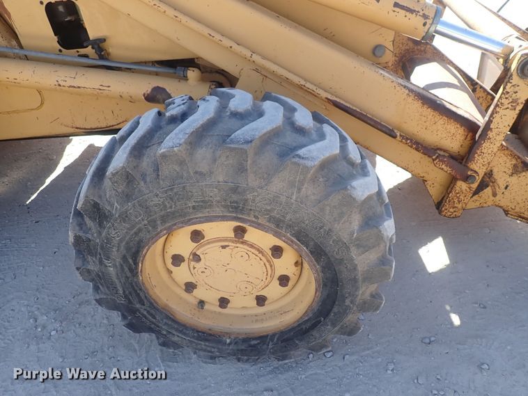 image for item DQ3070 Ford 555D  backhoe