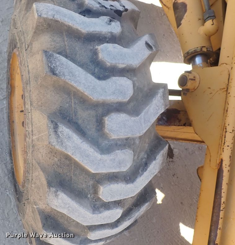 image for item DQ3070 Ford 555D  backhoe