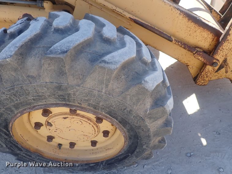 image for item DQ3070 Ford 555D  backhoe