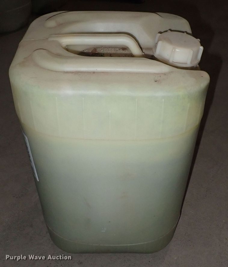 image for item DQ3071 Approximately 50 containers of tire sealant