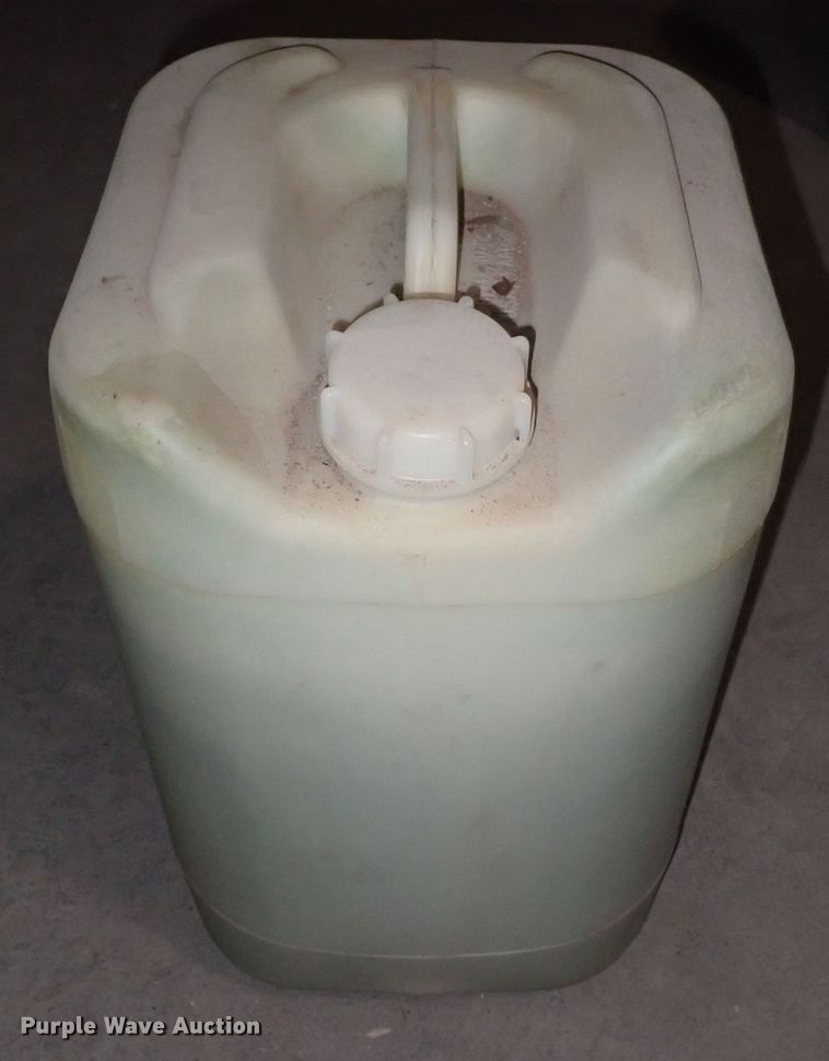 image for item DQ3071 Approximately 50 containers of tire sealant