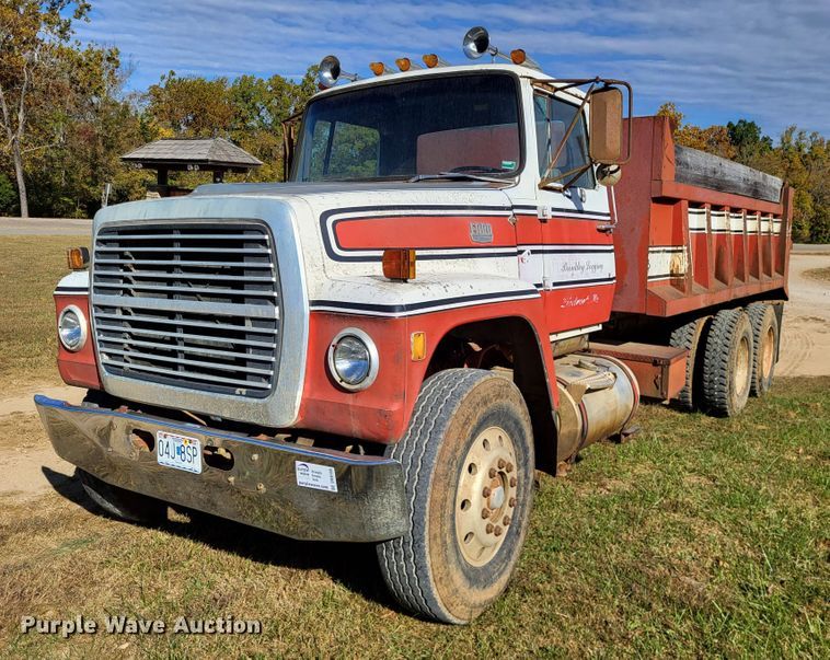 image for item DR0158 1977 Ford 9000  dump truck