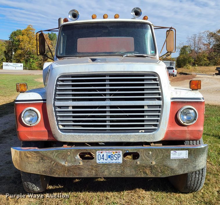 image for item DR0158 1977 Ford 9000  dump truck