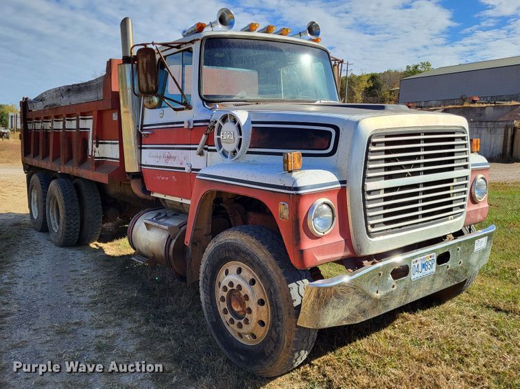 image for item DR0158 1977 Ford 9000  dump truck