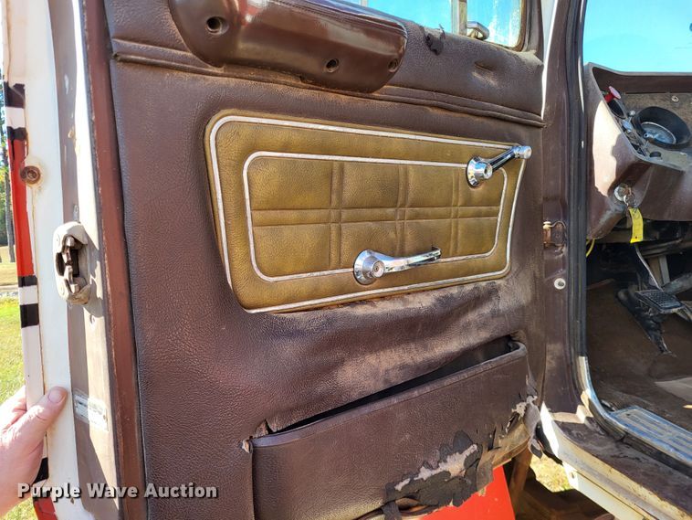 image for item DR0158 1977 Ford 9000  dump truck