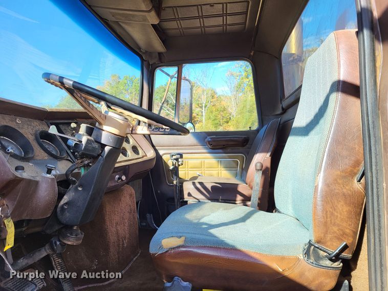 image for item DR0158 1977 Ford 9000  dump truck