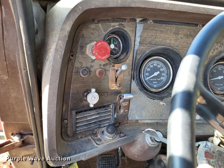 image for item DR0158 1977 Ford 9000  dump truck