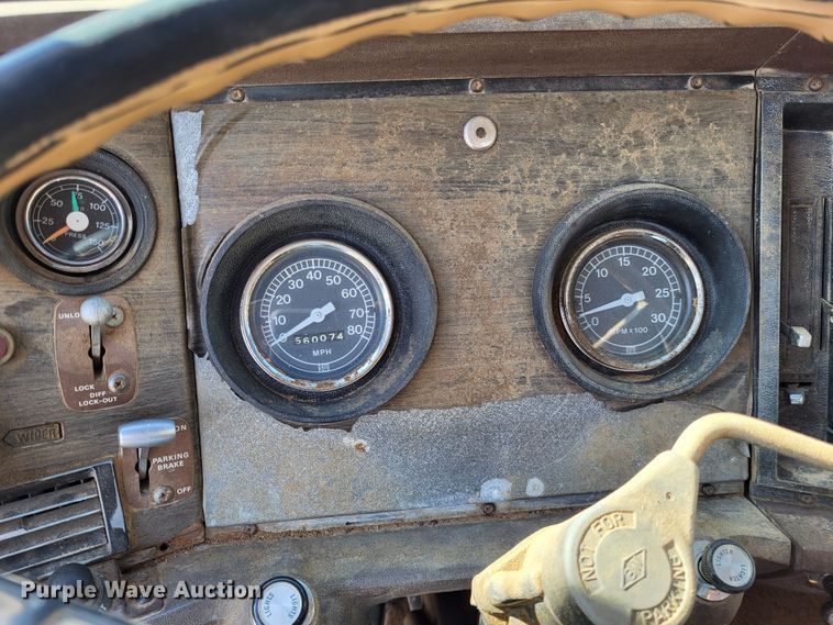 image for item DR0158 1977 Ford 9000  dump truck