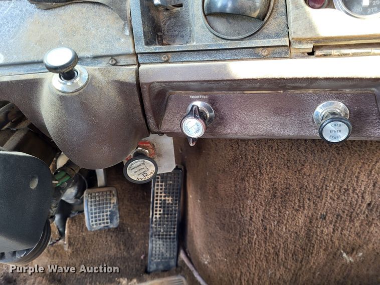 image for item DR0158 1977 Ford 9000  dump truck