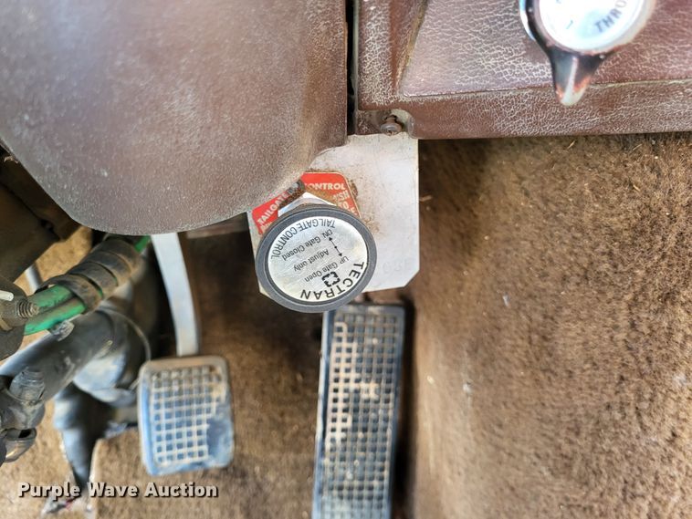 image for item DR0158 1977 Ford 9000  dump truck