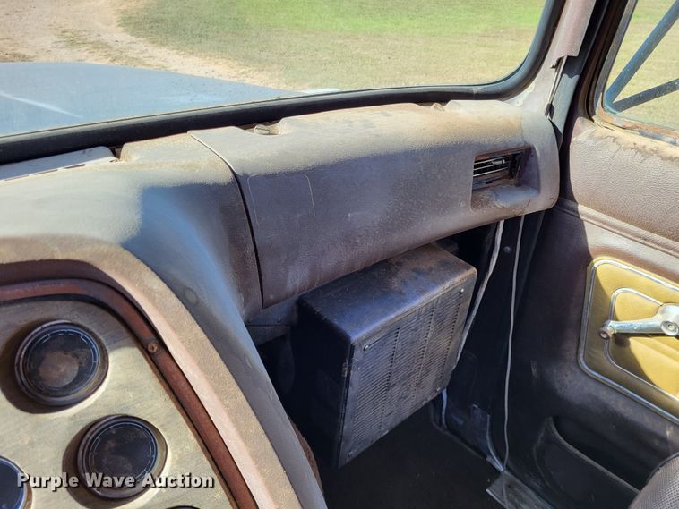 image for item DR0158 1977 Ford 9000  dump truck