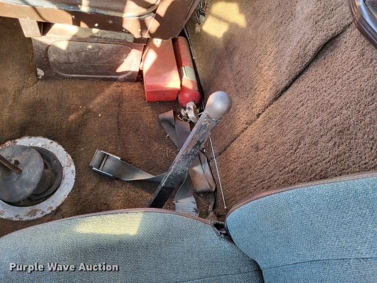 image for item DR0158 1977 Ford 9000  dump truck