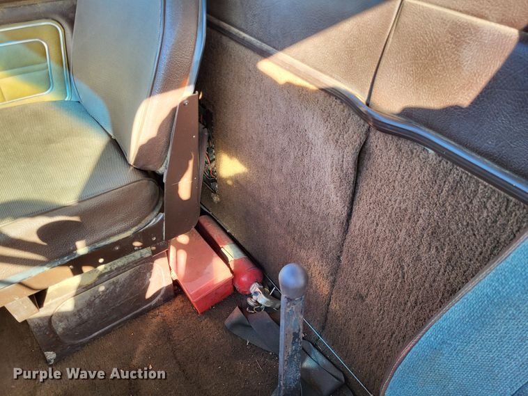 image for item DR0158 1977 Ford 9000  dump truck