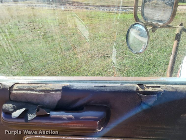 image for item DR0158 1977 Ford 9000  dump truck