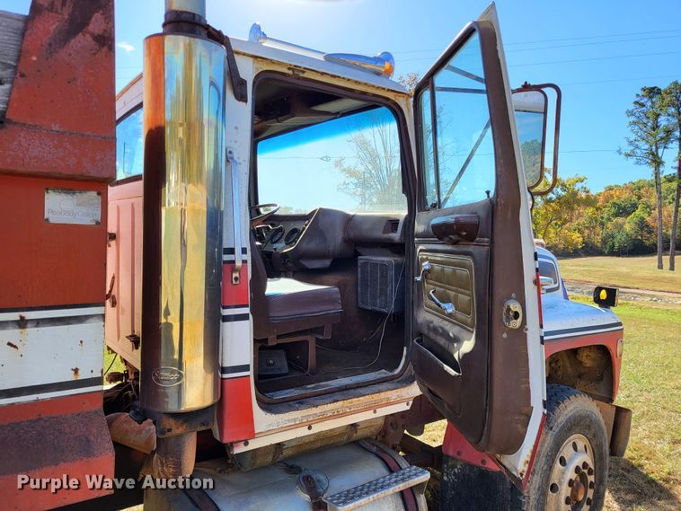 image for item DR0158 1977 Ford 9000  dump truck