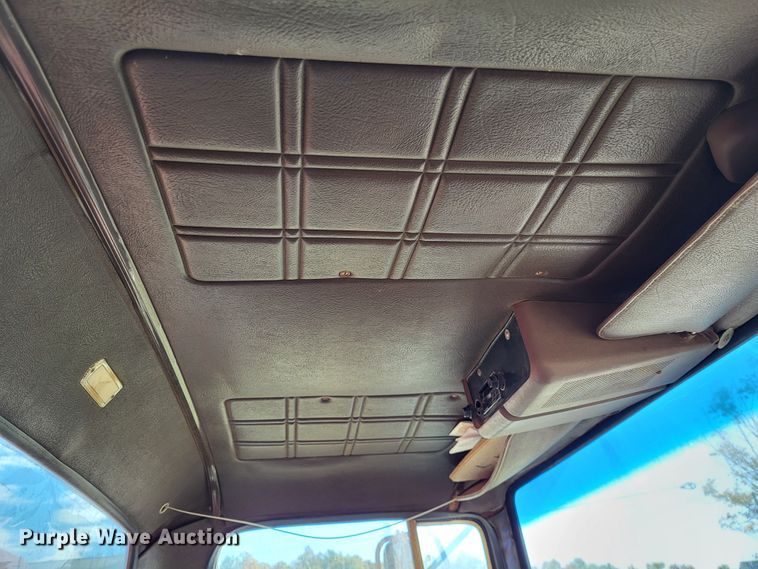 image for item DR0158 1977 Ford 9000  dump truck