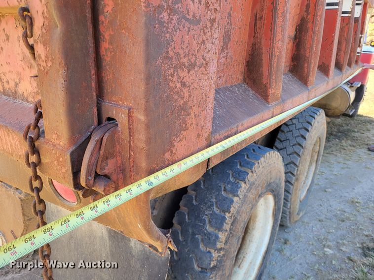 image for item DR0158 1977 Ford 9000  dump truck