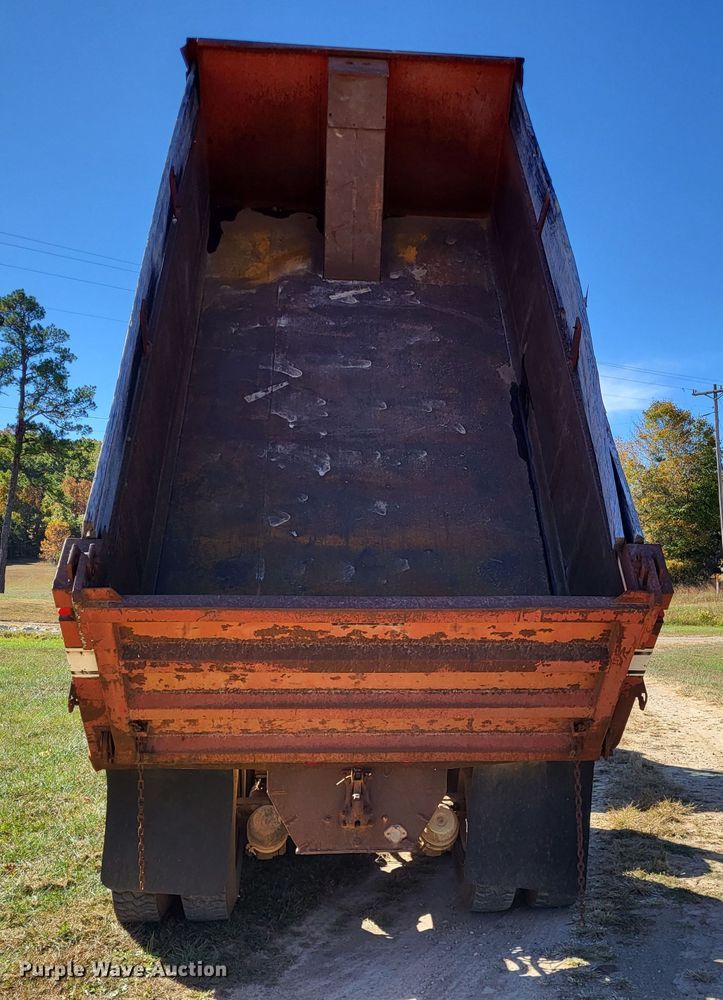 image for item DR0158 1977 Ford 9000  dump truck