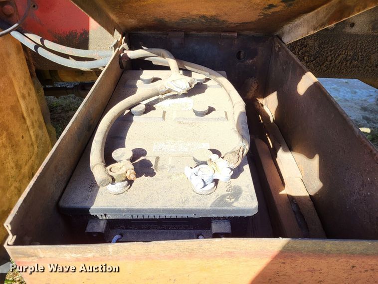 image for item DR0158 1977 Ford 9000  dump truck