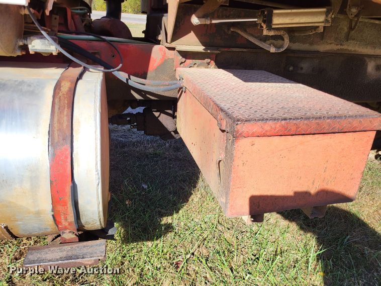 image for item DR0158 1977 Ford 9000  dump truck