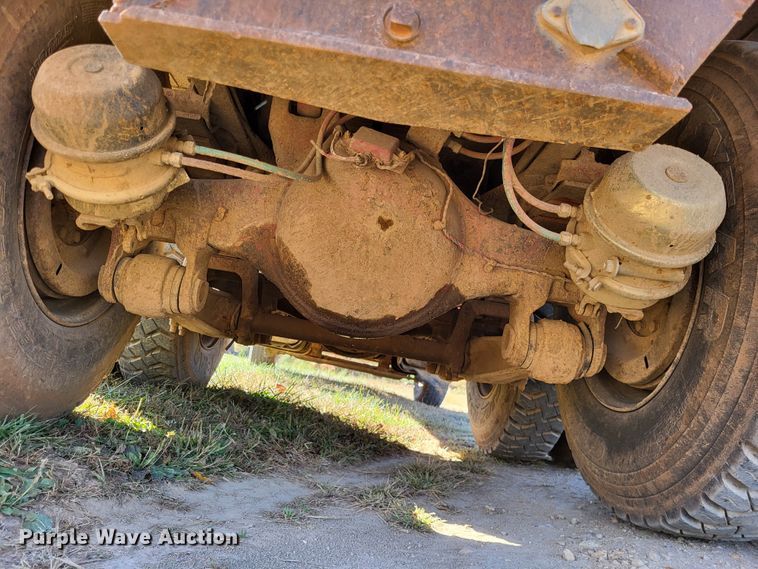 image for item DR0158 1977 Ford 9000  dump truck