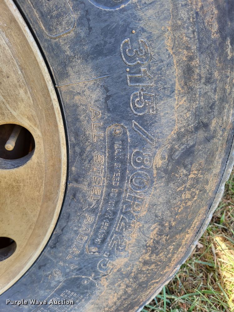 image for item DR0158 1977 Ford 9000  dump truck