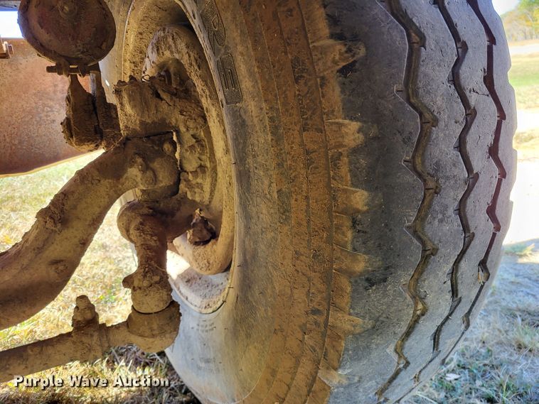 image for item DR0158 1977 Ford 9000  dump truck