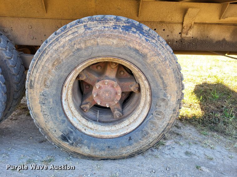 image for item DR0158 1977 Ford 9000  dump truck