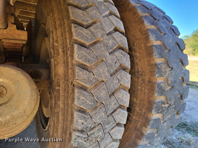 image for item DR0158 1977 Ford 9000  dump truck