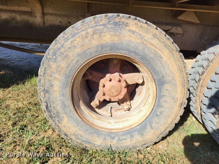 image for item DR0158 1977 Ford 9000  dump truck