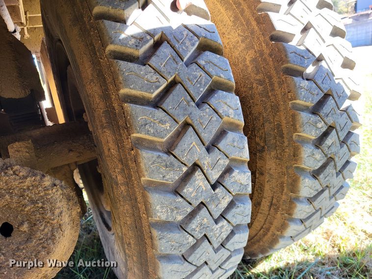 image for item DR0158 1977 Ford 9000  dump truck