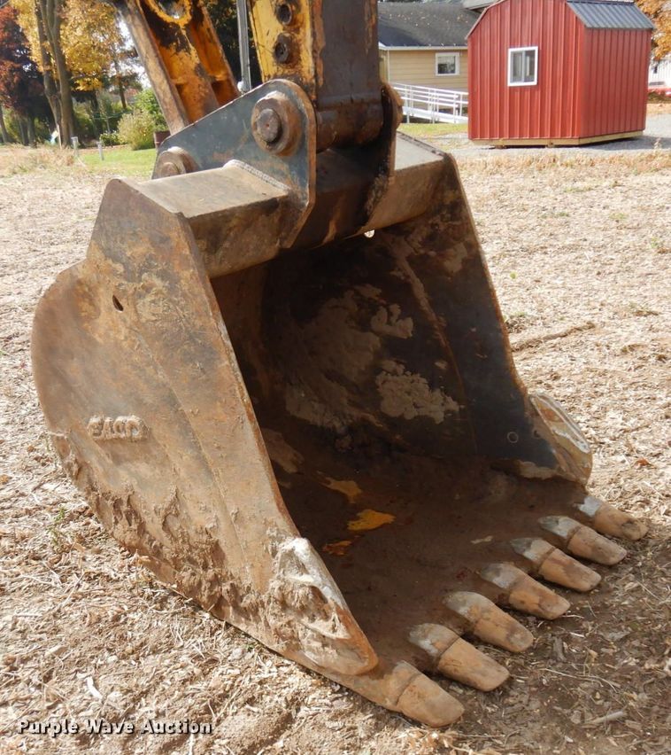 image for item DR0573 2006 Komatsu PC200LC-7  excavator