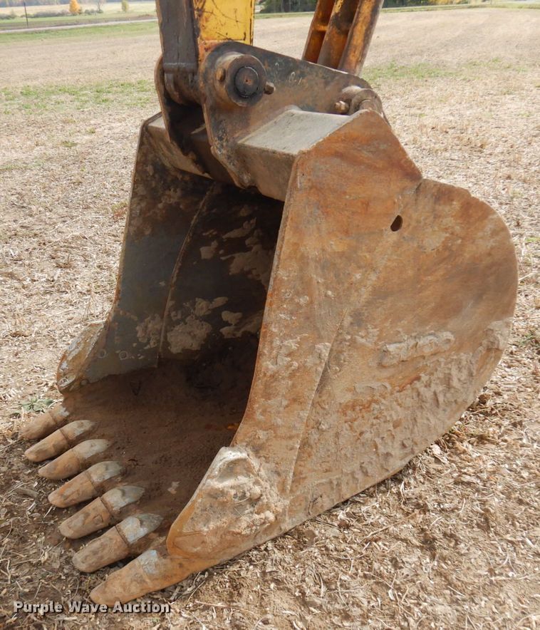 image for item DR0573 2006 Komatsu PC200LC-7  excavator