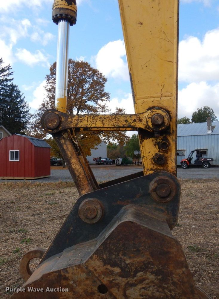 image for item DR0573 2006 Komatsu PC200LC-7  excavator