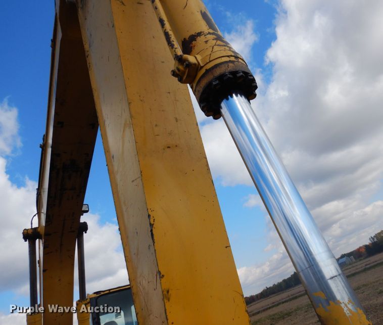 image for item DR0573 2006 Komatsu PC200LC-7  excavator