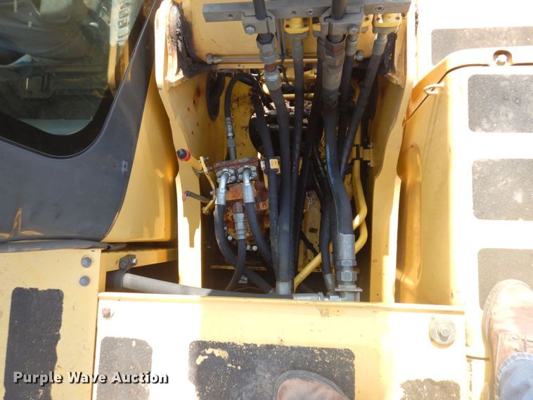 image for item DR0573 2006 Komatsu PC200LC-7  excavator