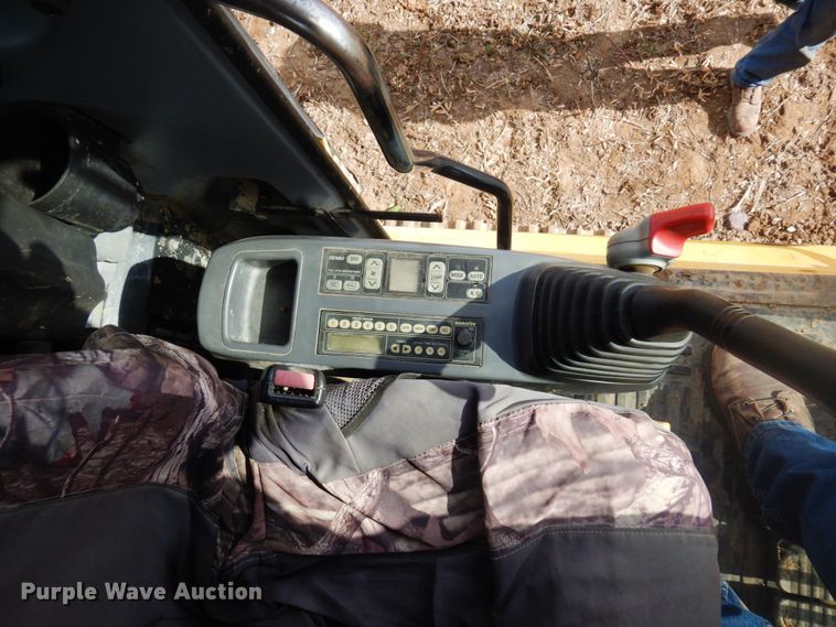 image for item DR0573 2006 Komatsu PC200LC-7  excavator