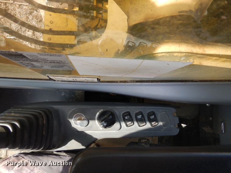 image for item DR0573 2006 Komatsu PC200LC-7  excavator