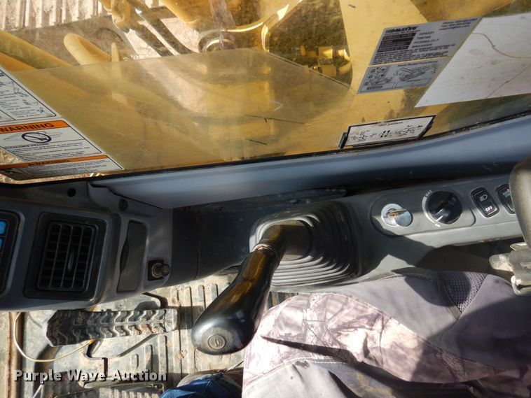 image for item DR0573 2006 Komatsu PC200LC-7  excavator